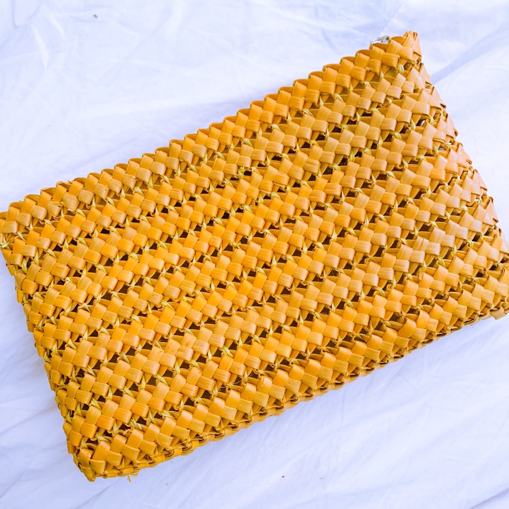 Woven summer clutch nwot